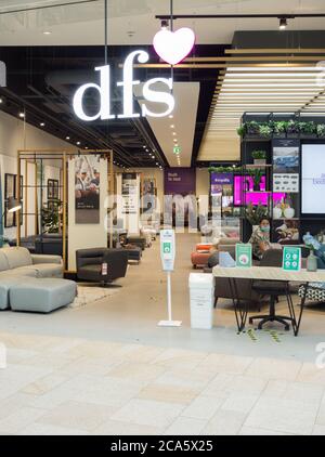 Un magasin vide de meubles DFS à Londres, au Royaume-Uni Banque D'Images