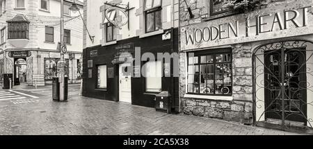 Vue sur les vitrines et le pavé, ville de Galway, comté de Galway, Irlande Banque D'Images