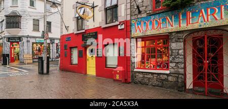 Vue sur les vitrines et le pavé, ville de Galway, comté de Galway, Irlande Banque D'Images