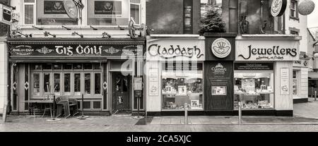 Vue sur la façade et le restaurant, Galway City, comté de Galway, Irlande Banque D'Images