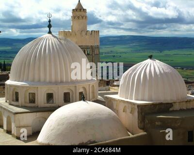 VILLE DE LE KEF DANS LE NORD DE LA TUNISIE. VUE PANORAMIQUE SUR LA MOSQUÉE. Banque D'Images