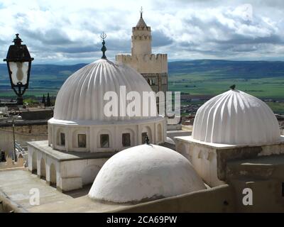 VILLE DE LE KEF DANS LE NORD DE LA TUNISIE. VUE PANORAMIQUE SUR LA MOSQUÉE. Banque D'Images