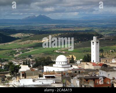 VILLE DE LE KEF DANS LE NORD DE LA TUNISIE. VUE PANORAMIQUE SUR LA MOSQUÉE. Banque D'Images