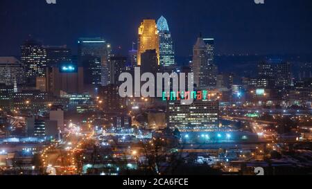 Vue de nuit de Cincinnati Skyline (depuis Price Hill) Banque D'Images