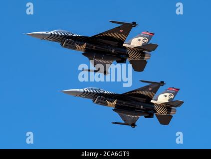 KONYA, TURQUIE - juin 25 2019 : plusieurs F-16 de l'armée de l'air turque, dont Solo Türk, se réunissent pour un exercice militaire connu sous le nom d'aigle anatolien. Pilotes Banque D'Images