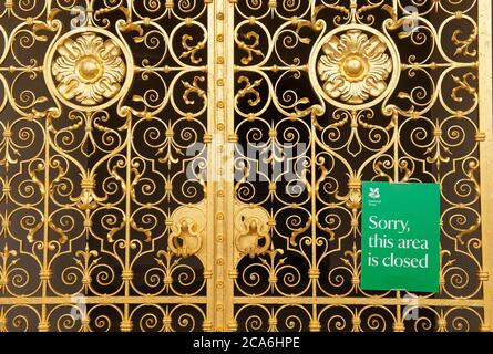 Talaplow, Buckinghamshire, Royaume-Uni. 4 août 2020. Les jardins du National Trust dans le domaine de Cliveden ont rouvert aux visiteurs après le confinement du coronavirus. Les membres NT et les invités doivent réserver leur visite en ligne. Des systèmes d'une manière sont en place afin d'assurer la distanciation sociale. Crédit : Maureen McLean/Alay Banque D'Images