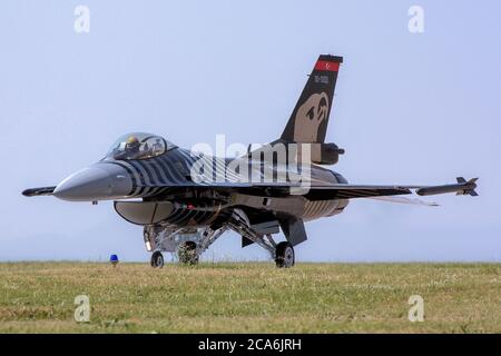 Izmir / Turquie - 04.06.2011: Soloturk aux célébrations du 100e anniversaire de l'Armée de l'Air turque. Banque D'Images