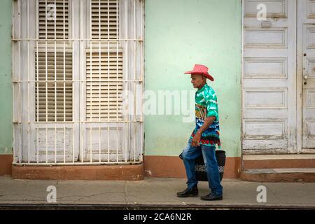 TRINIDAD, CUBA - VERS JANVIER 2020 : local dans les rues de Trinidad Banque D'Images