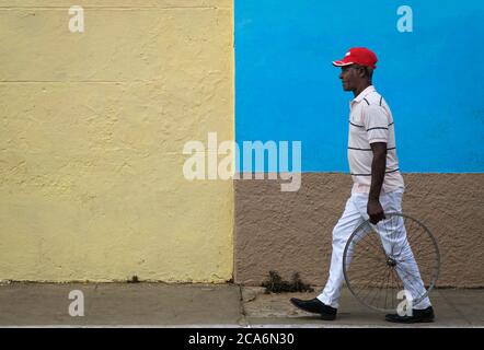 TRINIDAD, CUBA - VERS JANVIER 2020 : local dans les rues de Trinidad Banque D'Images