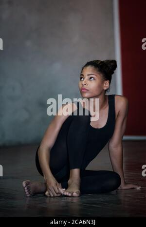 TRINIDAD, CUBA - VERS JANVIER 2020: Portrait de la ballerine cubaine à Trinidad. Banque D'Images