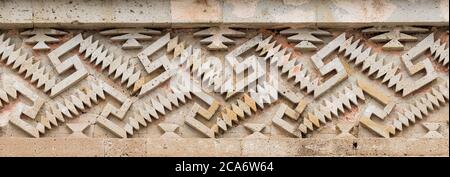 Détail des panneaux en pierre sur le Palais dans les ruines de la ville de Zapotec de Mitla à Oaxaca, Mexique. Un site classé au patrimoine mondial de l'UNESCO. Banque D'Images