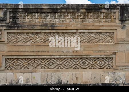 Détail des panneaux en pierre sur le Palais, Bâtiment 7, dans les ruines de la ville de Zapotec de Mitla à Oaxaca, Mexique. Un patrimoine mondial de l'UNESCO Banque D'Images