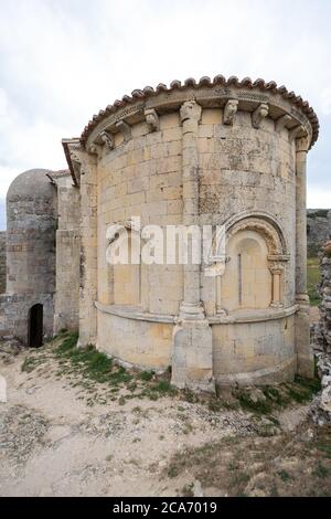 Chevet de l'ermitage roman de Santa Cecilia à Vallespinoso de Banque D'Images