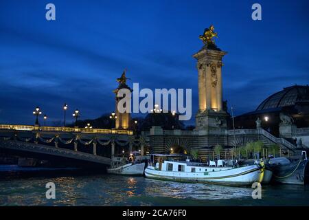 Pont Alexandre III au crépuscule, Paris FR Banque D'Images