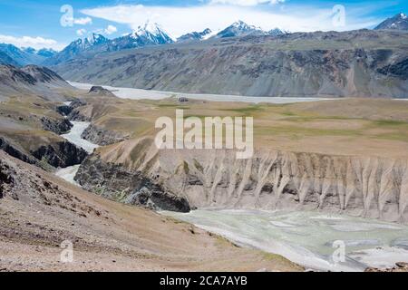 Himachal Pradesh, Inde - magnifique vue panoramique depuis Chandra Taal (Lac de la Lune) à Lahaul et Spiti, Himachal Pradesh, Inde. Banque D'Images