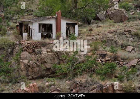 Heure de train abandonnée dans la gorge royale. Utilisé par l'industrie des chemins de fer et des services d'eau au début de la ville de canon Banque D'Images