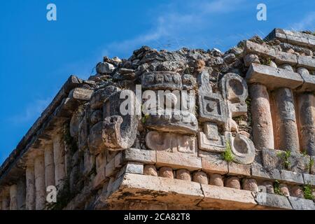 Un masque Chaac sur le Grand Palais dans les ruines de la ville maya de Sayil, qui fait partie de la ville préhispanique d'Uxmal UNESCO World Heritage Centre, Yucatan Banque D'Images