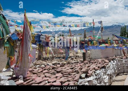 Ladakh, Inde - Mani Stone à Choglamsar Town à Ladakh, Jammu-et-Cachemire, Inde. Banque D'Images