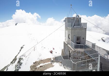 Zermatt, Suisse le 19 juillet 2020 : vue sur le sommet de l'Europe dans le paradis du glacier de Matterhorn Banque D'Images