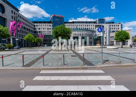 Place Börsenplatz avec banque d'état Bade-Wurtemberg et Friedrichsbau, Stuttgart, centre-ville, état fédéral du Bade-Wurtemberg, Allemagne du Sud Banque D'Images