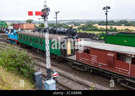 « Thomas the Tank Engine » extrait un train d'excursion pour enfants de la gare de Robley sur le chemin de fer Mid-Hants (la ligne Watercress), Hampshire, Royaume-Uni Banque D'Images