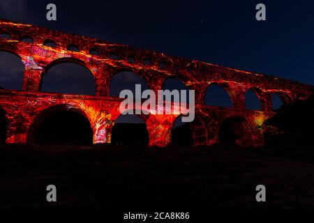 Le Pont du Gard de nuit / illuminations Banque D'Images