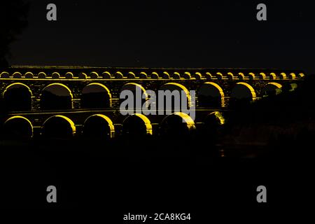 Le Pont du Gard de nuit / illuminations Banque D'Images