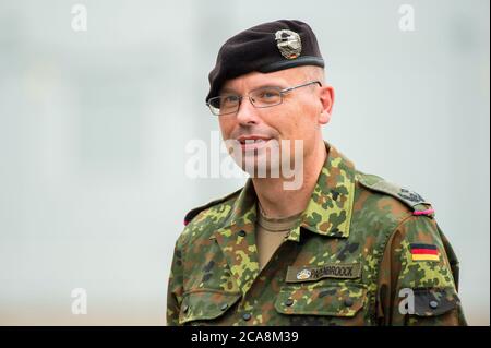 2020 08 04. Lituanie, Rukla. Le changement de commandement au sein de l'OTAN a renforcé la présence avancée Bataillon Battle GroupLithuanie. LT col Peer Papenbroock (allemand Banque D'Images