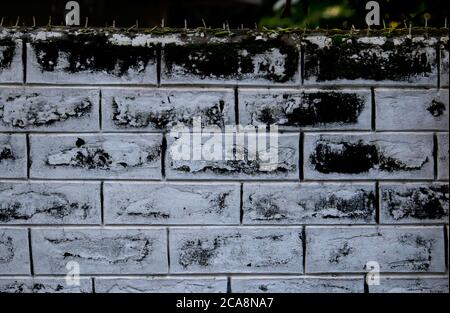 Blanc, fond urbain industriel ruiné brick wall with copy space Banque D'Images