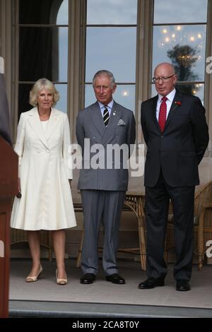 Camilla, duchesse de Cornouailles et Prince Charles, en photo avec son Excellence le général David Hurley AC DSC (retraité), Gouverneur de Nouvelle-Galles du Sud. Banque D'Images
