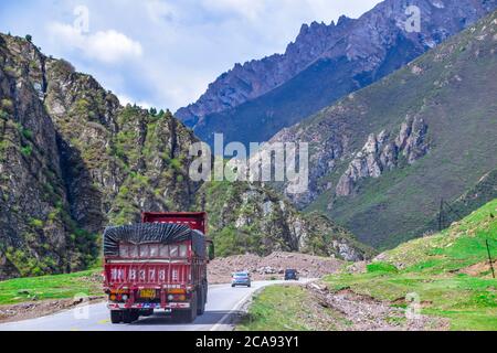 Belle nature paysage vue du ciel bleu en chemin vers le comté de Qilian à Qinghai, Chine Banque D'Images