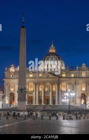 Saint-Pierre, la place Saint-Pierre, la basilique Saint-Pierre, site classé au patrimoine mondial de l'UNESCO, le Vatican, Rome, Lazio, Italie, Europe Banque D'Images