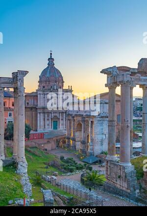 Eglise de Santi Luca e Martina et Arc Septimius Severus (Arco di Settimio Severo), Forum, site du patrimoine mondial de l'UNESCO, Rome, Latium, Italie, Europe Banque D'Images