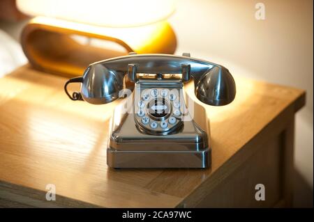 Téléphone de style vintage argenté. Banque D'Images