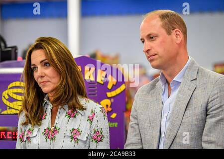 Le duc et la duchesse de Cambridge à Island Leisure Amusement Arcade, où Gavin et Stacey sont filmés, lors de leur visite à Barry Island, au sud du pays de Galles, pour parler aux propriétaires d'entreprises locales de l'impact de la COVID-19 sur le secteur touristique. Banque D'Images