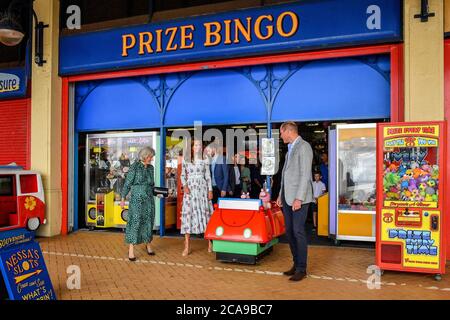 Le duc et la duchesse de Cambridge Leave Island Leisure Amusement Arcade, où Gavin et Stacey ont été filmés, lors de leur visite à Barry Island, au sud du pays de Galles, pour parler aux propriétaires d'entreprises locales de l'impact de la COVID-19 sur le secteur touristique. Banque D'Images
