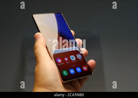 JUILLET 2020, RIGA - le nouveau Samsung Galaxy Note 20 5G smartphone Android est affiché à des fins éditoriales Banque D'Images