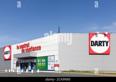 Crèches, France - 15 mars 2020 : magasin Darty en France. Darty, fondée en 1957, est spécialisée dans la vente au détail d'électricité et est présente dans toute l'Europe Banque D'Images