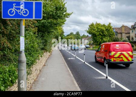 Chippenham, Wiltshire, Royaume-Uni. 5 août 2020. La photo montre la nouvelle voie isolée le long d'une partie de l'A420 à Chippenham, la voie est le premier des projets de réaffectation routière du Wiltshire Council à être achevés. Il a été construit pour faciliter et sécuriser l'accès des piétons et des cyclistes aux commerces, aux entreprises et aux lieux de travail. C'est le premier plan à être achevé dans le Wiltshire jusqu'à présent, avec trois autres en cours, l'un reliant Winsley et Bradford sur Avon; l'autre à Salisbury reliant Harnham au centre-ville et un nouveau passage à Trowbridge. Credit: Lynchpics/Alamy Live News Banque D'Images