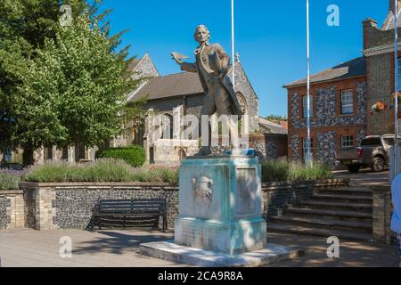 Thetford Norfolk UK, vue de la statue de l'radical politique et philosophe Thomas Paine situé à King Street, Thetford, Norfolk, Angleterre, Royaume-Uni. Banque D'Images