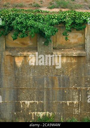 Ancienne fenêtre de la culture romaine niche maçonnerie ruine Banque D'Images