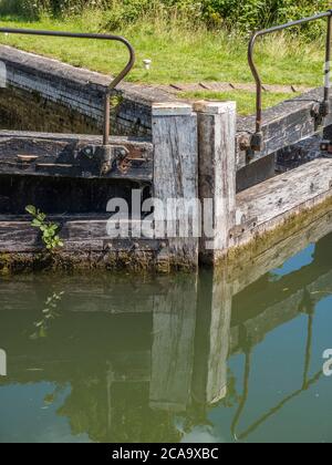 Benham Lock on the Kennett and Avon Canal, Enborne, Berkshire, Angleterre, Royaume-Uni, GB. Banque D'Images