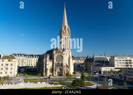 Caen, vue sur l'église Saint-Pierre et le château Banque D'Images
