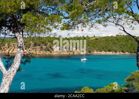 France, Côte d'Azur, vue sur le Cap Léoube et la plage d'Estagnole située près de Bormes les mimosas, Banque D'Images