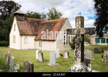 Le cimetière et le cimetière de l'église St Simon et St Jude à Bramdean Hampshire Royaume-Uni Banque D'Images