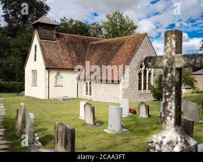 Le cimetière et le cimetière de l'église St Simon et St Jude à Bramdean Hampshire Royaume-Uni Banque D'Images