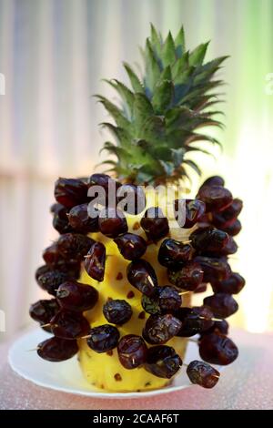 Salade de fruits et légumes de style indien . Recette de nourriture saine . Banque D'Images