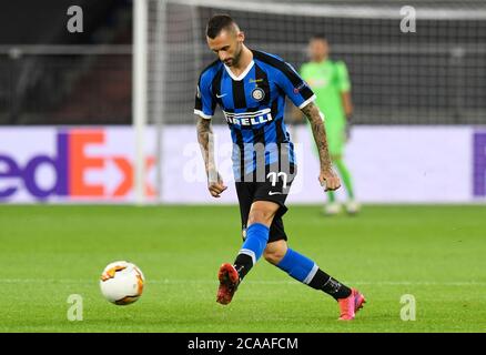 Gelsenkirchen, Allemagne. 05 août 2020. Football: Europa League, Inter Milan - FC Getafe, tour de knockout, tour de seize à l'Arena AufSchalke. Inters Marcelo Brozovic joue le ballon. Credit: Bernd Thissen/dpa/Alay Live News Banque D'Images