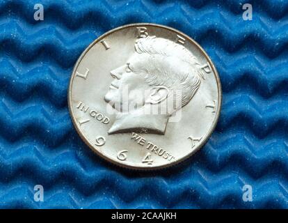 La vie d'une pièce historique des États-Unis de cinquante cents avec la ressemblance du président John F. Kennedy Banque D'Images