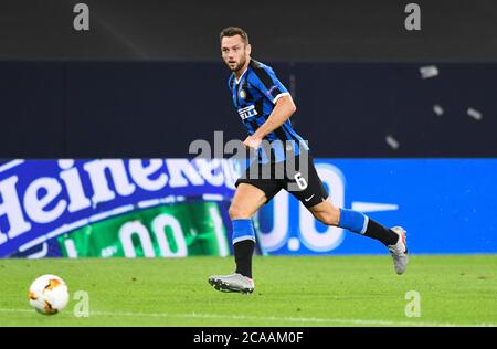 Gelsenkirchen, Allemagne. 05 août 2020. Football: Europa League, Inter Milan - FC Getafe, tour de knockout, tour de seize à l'Arena AufSchalke. Inters Stefan de Vrij sur la balle. Credit: Bernd Thissen/dpa/Alay Live News Banque D'Images